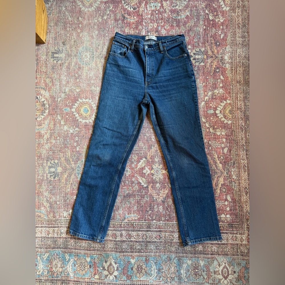 Abercrombie & Fitch Blue Denim Ultra High-Rise '90s Straight Jeans size 8 R